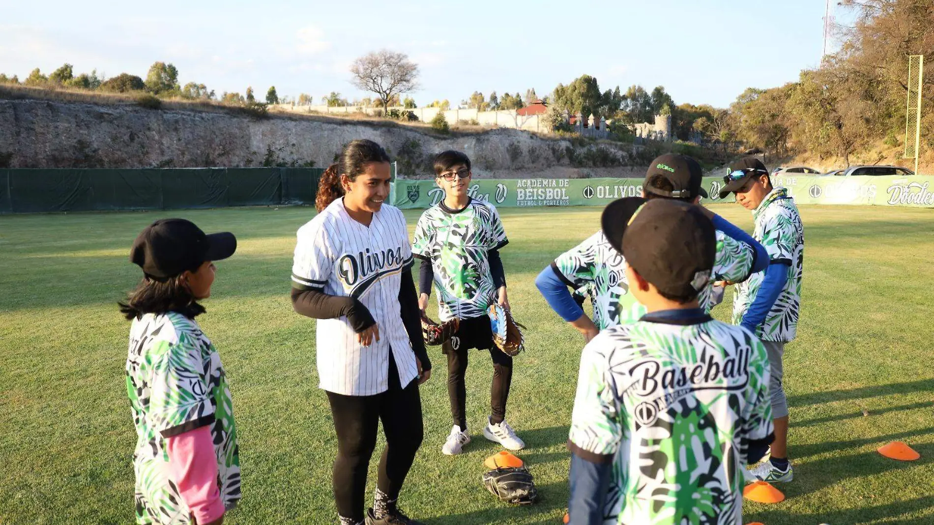 Rosi del Castillo entrenadora de beisbol Olivos